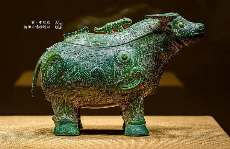 商代的审美观独特,铸造了多种兽形酒器,但牛形觥非常罕见