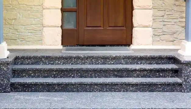 回老家建房子,为什么每家每户的大门台阶都是三阶呢?