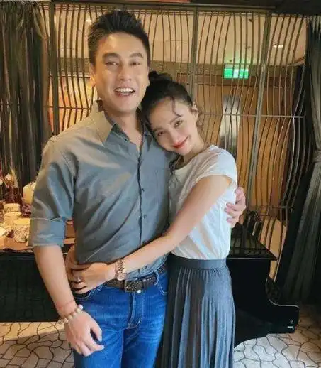 2020年,41岁的朱孝天称自己患有纤维肌痛症,是基因型疾病,所以暂时没