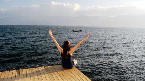 最丰富的生活,是一身轻松