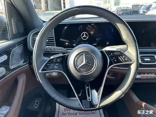 包,就是电吸门,选了电吸门就带整车的香薰系统 ,还有手势感应的中控屏