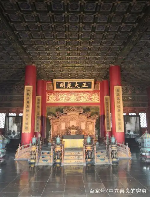 乾清宫中的匾额"正大光明"想必大家是再熟悉不过了,几乎成为了清朝的