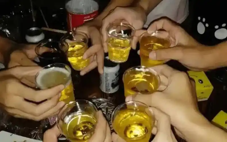 19年濮阳小伙为救溺水同伴身亡,官方:是法定义务,不算见义勇为