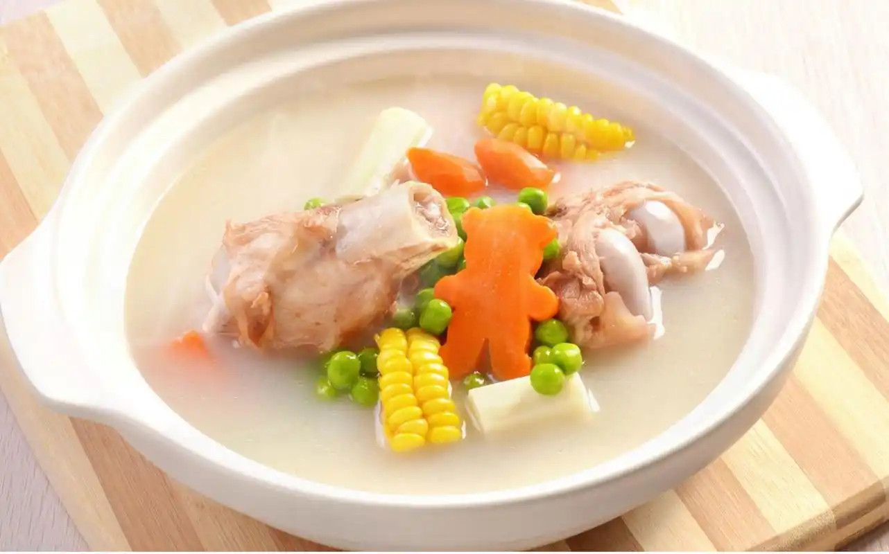 入冬就该喝点儿骨头汤!这么做,对老人孩子有好处!