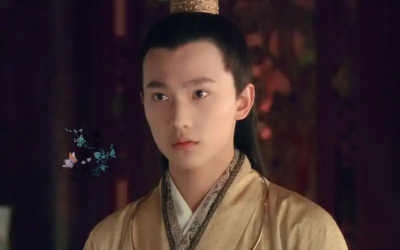 杨洋《新红楼梦》【贾宝玉】面若中秋之月,色如春晓之花,鬓若刀裁,眉