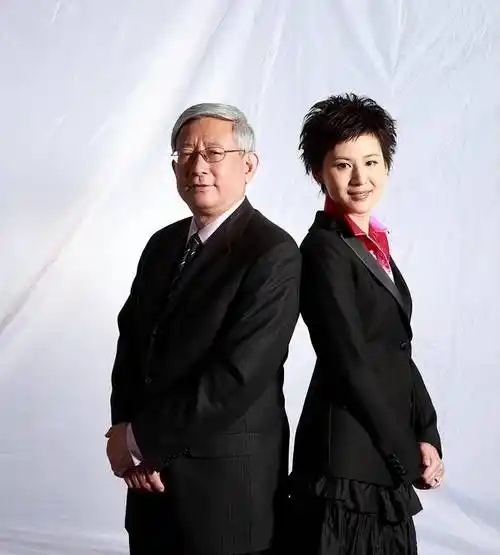 东方卫视主持人王津元,嫁上海富豪郭广昌,今49岁生3个娃好幸福_主理