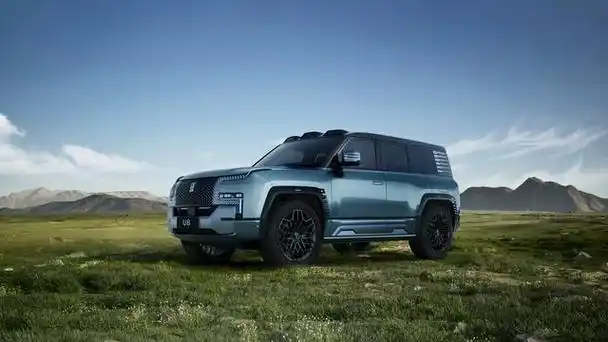 仰望u8作为中大型新能源suv,定位百万级新能源硬派越野,堪称国产电动