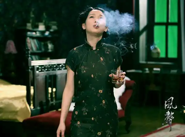 品牌新闻 精彩专题  而旗袍的妖艳可以是《风声》中顾晓梦(周迅饰)所