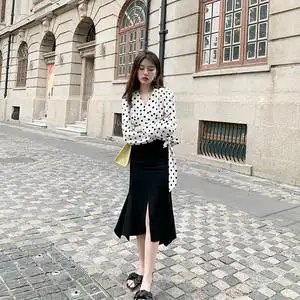 白色波点上衣 不规则开叉半身裙套装2021年新款女洋气减龄两件套
