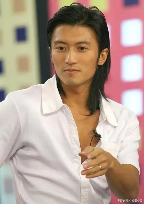 谢霆锋与儿子lucas归来成熟和教养让人赞叹不已