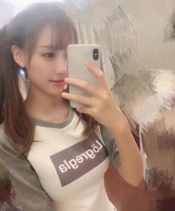 女主播南波儿晒漏香肩美照,网友:别拦我,我想舔屏!