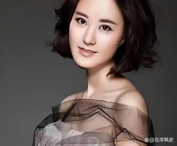 央视美女主持人秦方曾是模特冠军高考状元今年41岁仍单身