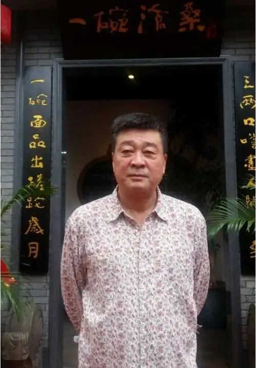 陈逸恒年轻时候的照片,他的老婆施慧资料照片 本文共(1208字)