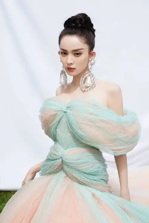 古力娜扎三套红毯造型大比拼,你最喜欢哪一套?_裙子_粉色_气质