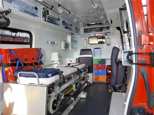 麻雀虽小五脏俱全 揭秘急救车内部秘密