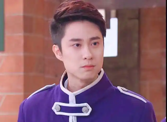 萌学园素材抱图关注