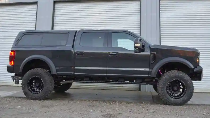 售价199000美元megabronc是一款带有野马前脸的7座福特f250