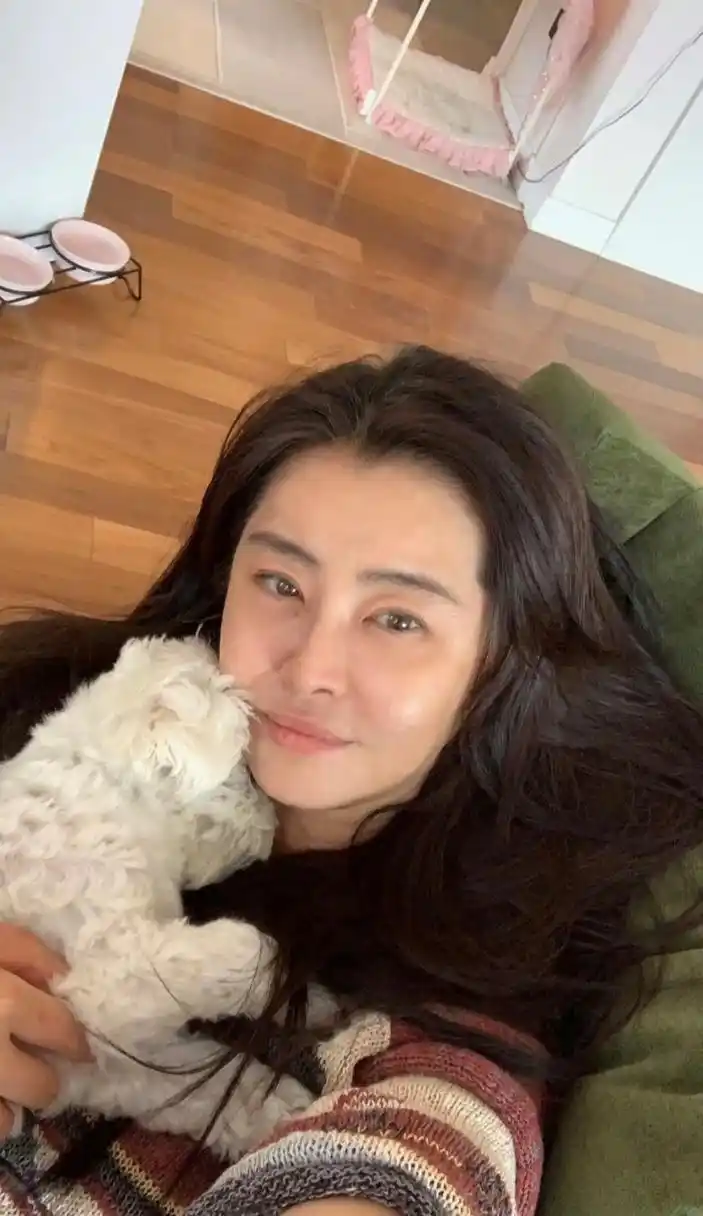 9位曾移居国外的内地明星,有人嫁洋富商住豪宅,有人回国养老