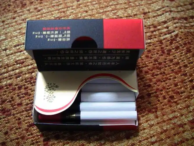 朋友给了一条侧翻盖黄鹤楼香烟,不知价格多少?