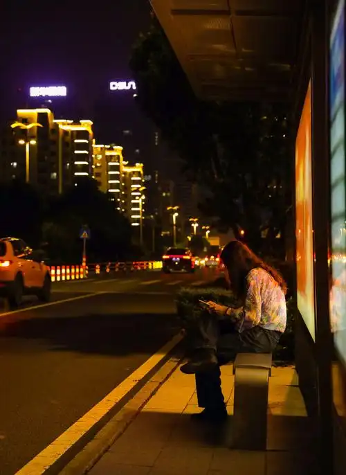 不知何时喜欢上街拍成为生活中的一部分夜晚日照