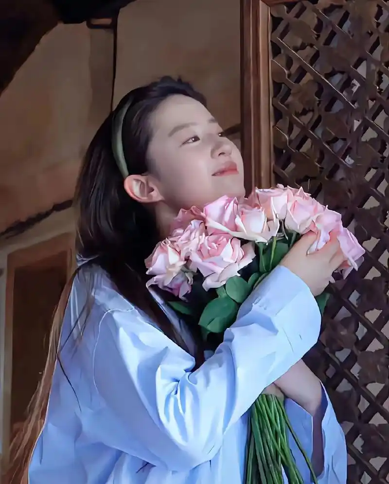 各位帅哥,小仙女们,接好运啦92,一切如愿.听说刘亦菲捧花头 - 抖音