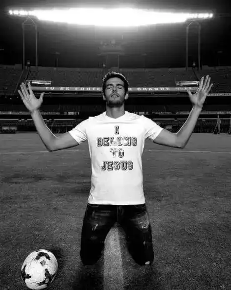 首页 体育 正文 2017年12月17日,  上帝之子卡卡宣布退役.