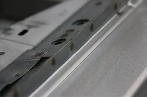 细节方面,c4 世嘉的车身采用了点焊和激光焊接两种方式,车顶采用激光