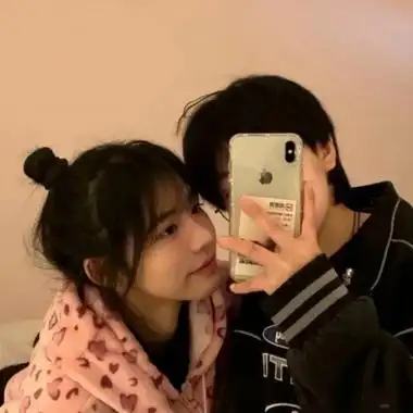 成双成对的2021最火超甜情侣头像真人图片