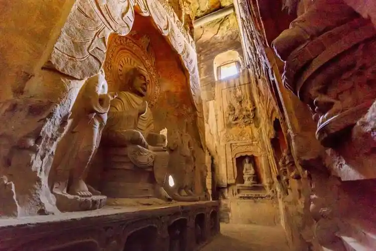 峰峰响堂山石窟中三大洞窟之大佛洞介绍