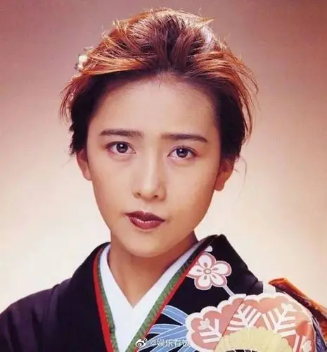 50岁工藤静香大露美腿!性感美艳难怪迷倒木村拓哉