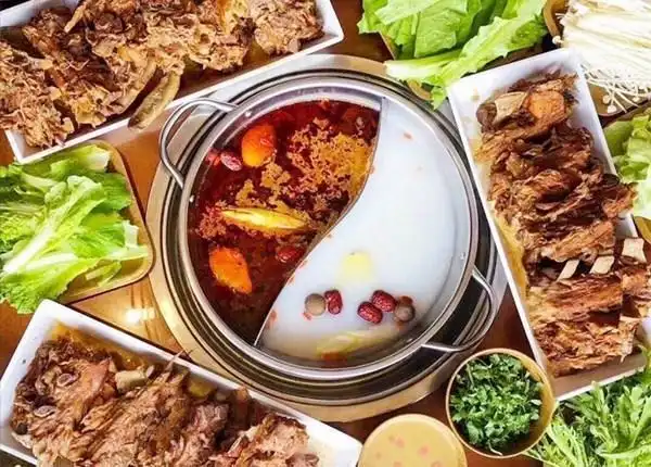 火锅自助,烤肉自助等等,在这其中最便宜的可能就是酱骨头了,30元任意