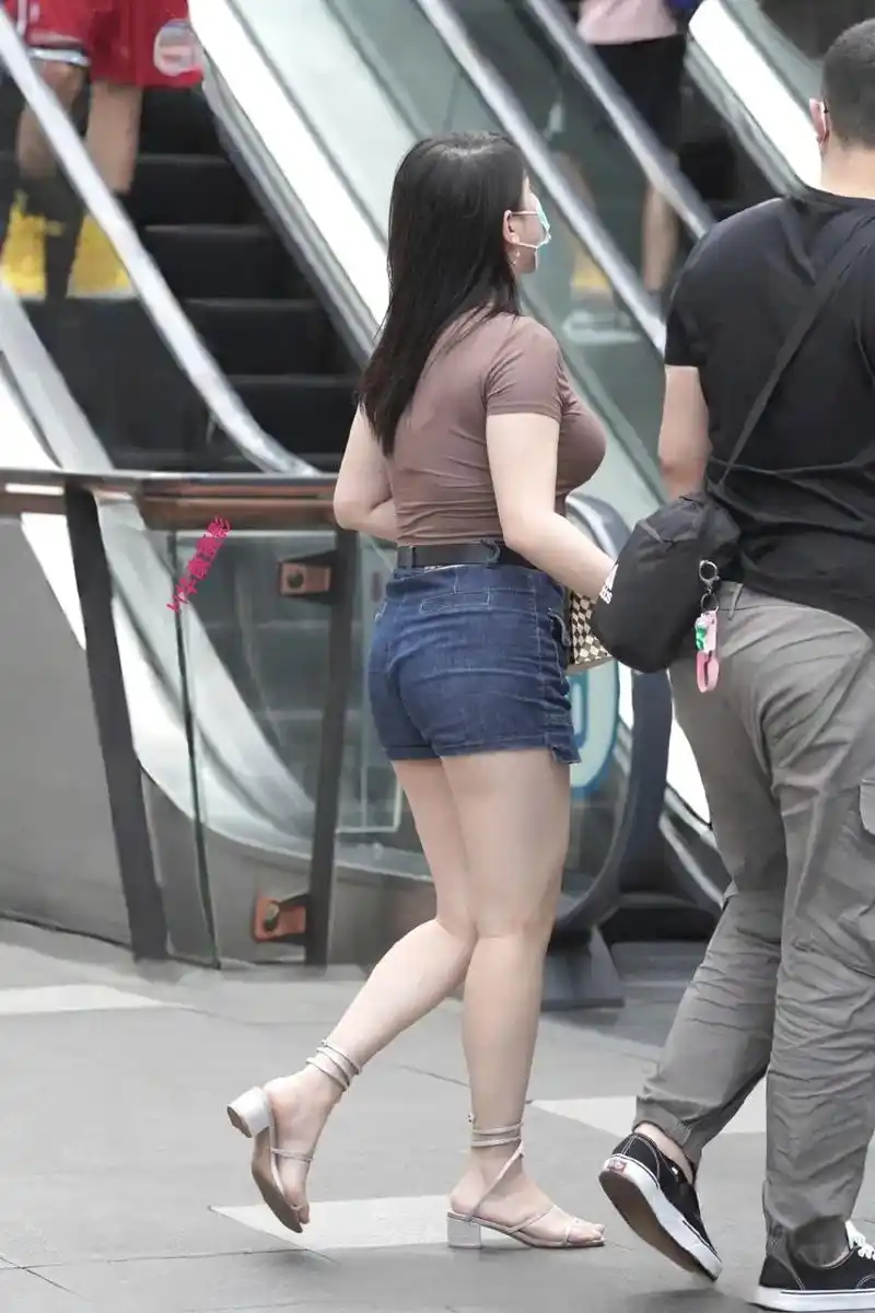 微胖女人 #成熟的美 #背影  #极品身材 #街拍 - 抖音