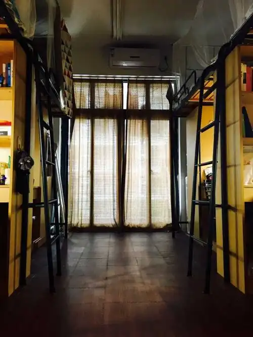 最后来张整体效果图吧 前几天吃吃空去参加了学校里的寝室美化大赛 拍