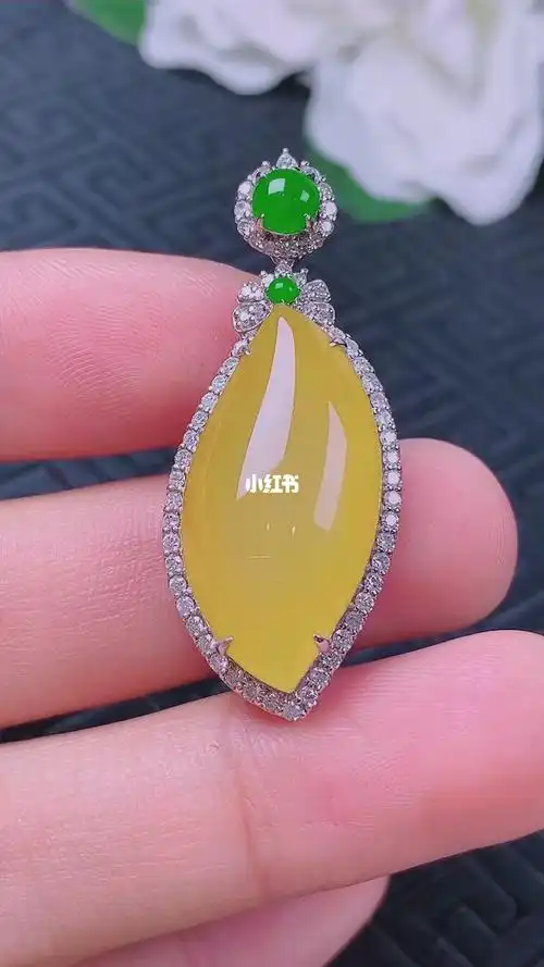 黄翡随形翡翠吊坠17800