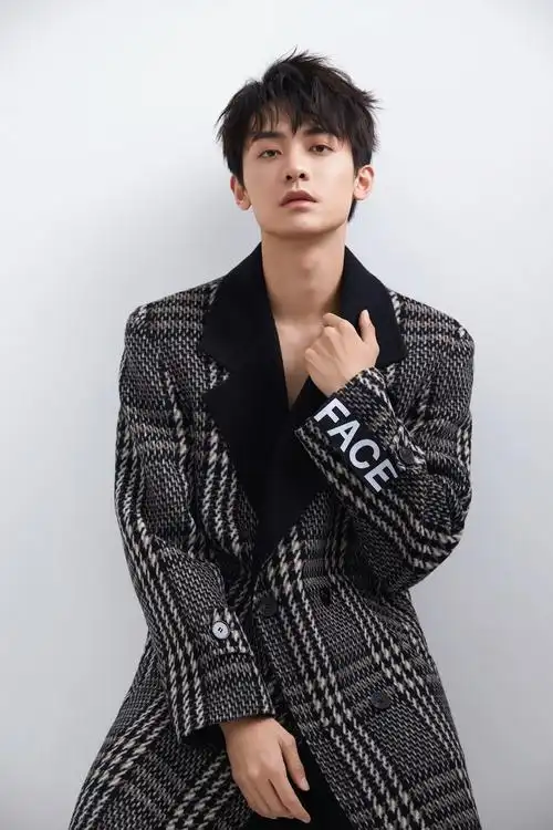 赵志伟秋季写真曝光"翻车总裁"大反转熟男魅力不可挡