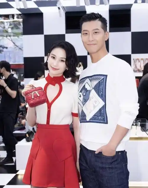 "何超莲,年仅30身价超百亿,恋爱脑的她惨遭男友辜负_窦骁_吴克群_全球