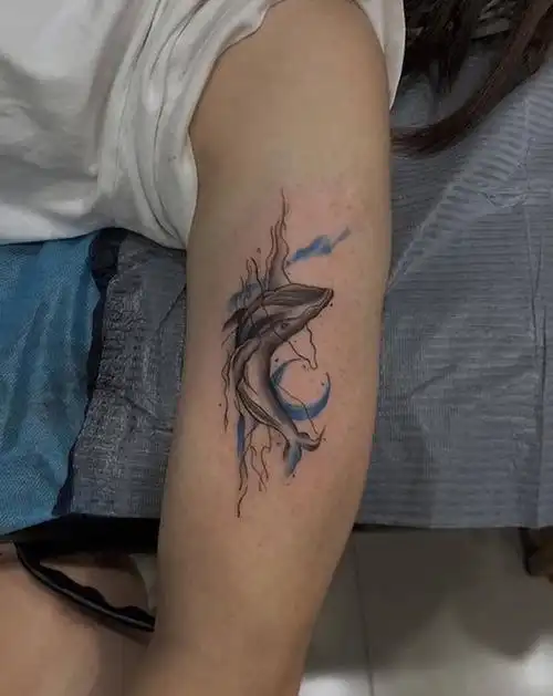 鲸鱼纹身图片_水墨纹身图案