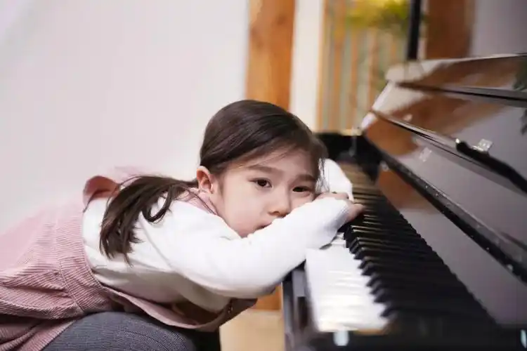 "全怪钢琴老师!