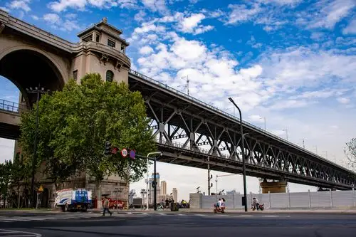 原创武汉长江大桥一亿多建成六十多年被撞近八十次还能再用一百年