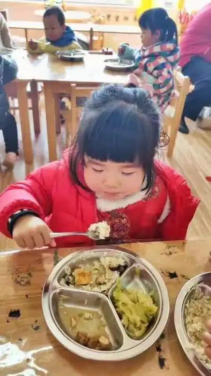 下午被淘妞的可爱举动笑晕了