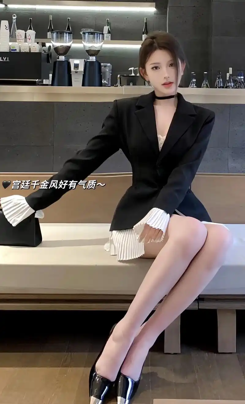 宫廷千金风穿搭～姐妹们,西装裙真的可以备一件,好搭配 显高级 - 抖音