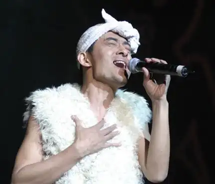 网传阿宝在京因病去世经纪人辟谣报平安