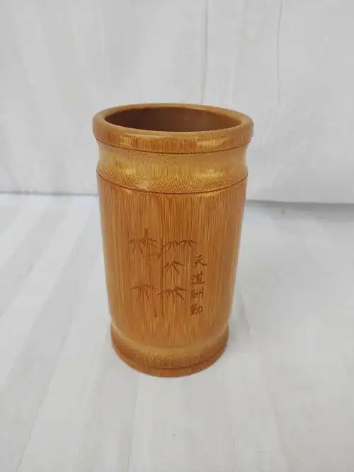 竹质工艺品仿古雕刻笔筒批发 碳化竹筒 竹子办公圆形笔筒定制