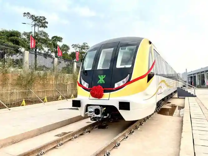 随着深圳地铁14号线正式开通运营,由中铁三局建造的昂鹅车辆段开始
