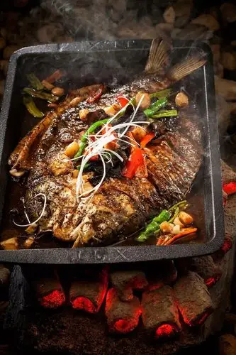 烤匠|一盆炭火上,烤得酥香麻辣的烤鱼,还有什么寒冷驱不走!_永旺梦