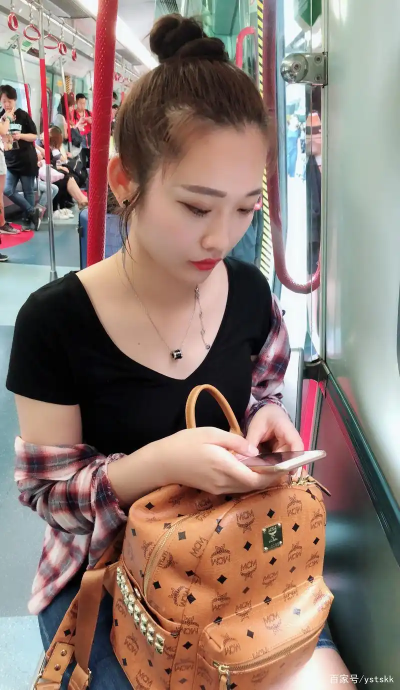 网红美女生活照大图贴吧 同一个人 朋友圈 男生 女生 素材