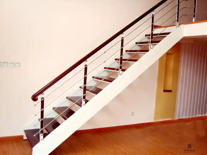 在水一方铁艺楼梯,栏杆