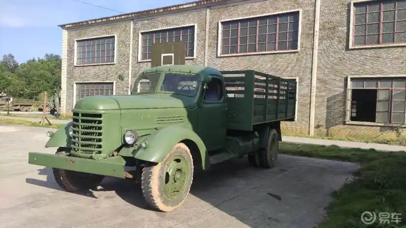 这么多老款汽车只有一款解放牌卡车是真的其余都是道具车