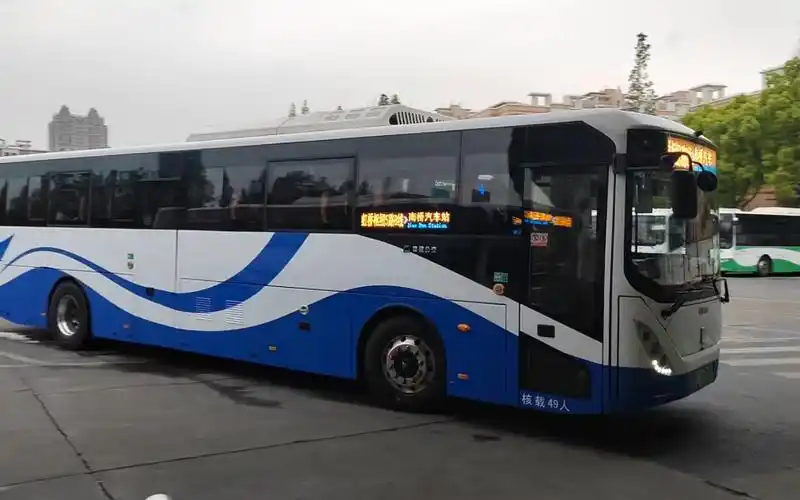 【奉贤公交】虹桥枢纽5路b线出南桥汽车站 摄于2023年4月23日