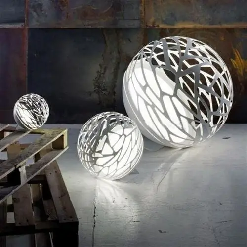 创意时尚简约现代样板房镂空地球造型台灯个性精致客厅卧室设计师